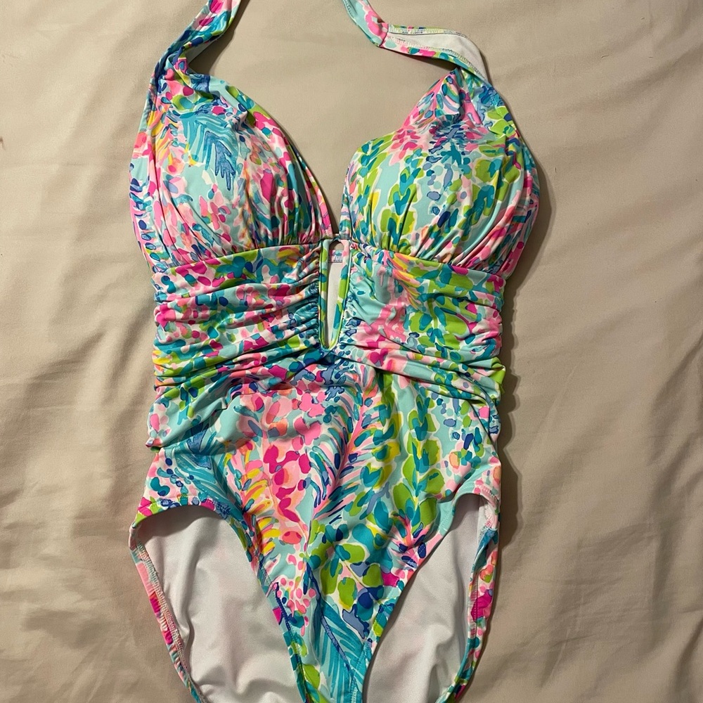 Lilly Pulitzer Halter Bathing Suit size 8 EUC no fading or pilling.